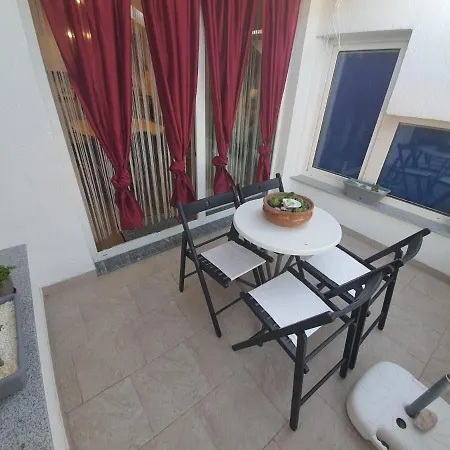 D Free Parking & Wifi, Walking Distance To Centrum Apartment