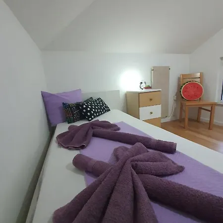 D Free Parking & Wifi, Walking Distance To Centrum Apartment