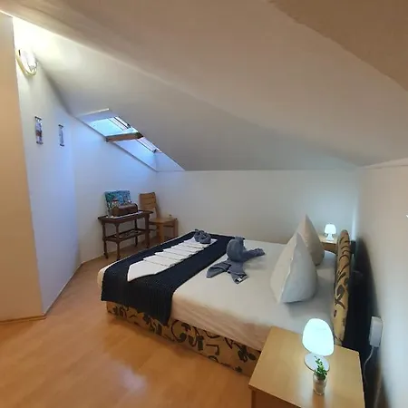 Apartment D Free Parking & Wifi, Walking Distance To Centrum